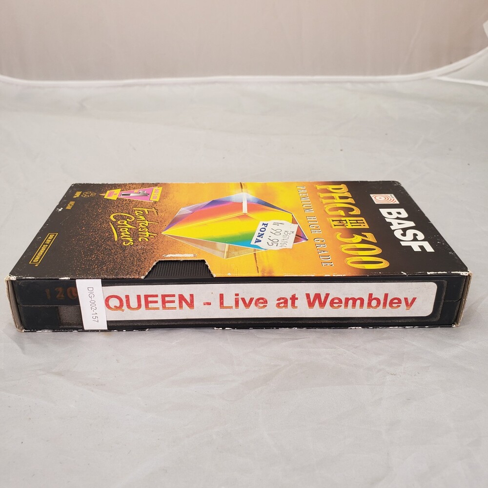 Queen - Live At Wembley